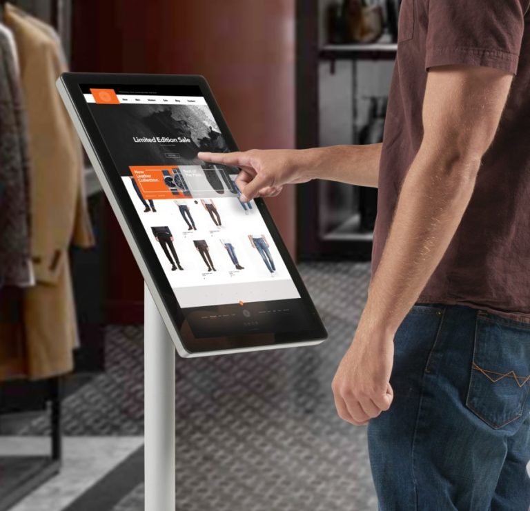 Elo_Retail-Website_In-Store-900x868
